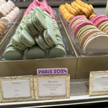 Ladurée - Macarons Near Me - Paris, 75