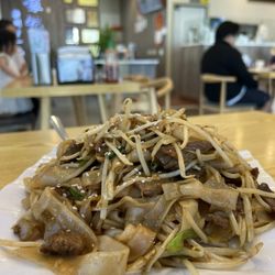 Yin Ji Chang Fen - Beef chow fun.  On point, but can use a bit more  wok-hay  ;)