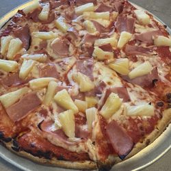 Balducci's Wood Fired Pizza & Wings - Gluten free ham and pineapple