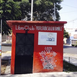Libro Club Profr. Othón Salazar Ramírez - Un pequeño cuarto de no mas de tres por tres metros donde puedes venir a pedir un libro prestado.