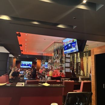 Sullivan's Steakhouse - Steakhouses Near Me - Detroit, Michigan