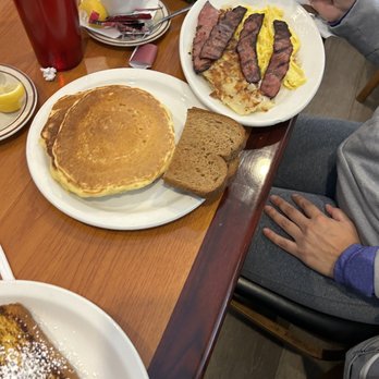 Sandy Springs Diner - Pancakes, toast, turkey bacon - American Near Me - Atlanta, Georgia Sandy Springs Diner - Pancakes, toast, turkey bacon - American Near Me - Atlanta, Georgia