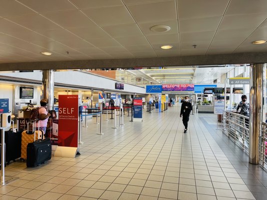 Jackson-Medgar Wiley Evers International Airport by null