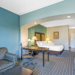 La Quinta by Wyndham Stonington-Mystic Area - Guest room