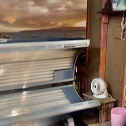 Upcountry Tanned Hides - The tanning bed, with hi-velocity fan to keep you nice and cool, & other amenities. This is our current location in Kahului on Amala Place.
