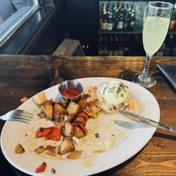 Killer Shrimp Benedict! It looked so good that I forgot to take a photo before diving in! Killer Shrimp Benedict! It looked so good that I forgot to take a photo before diving in!
