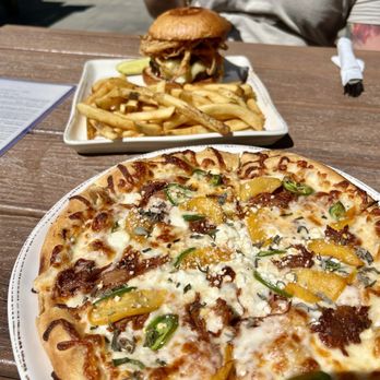 Snake River Brewing - Bison burger/ BBQ pig and fig pizza - Brewpubs Near Me - Jackson, Wyoming Snake River Brewing - Bison burger/ BBQ pig and fig pizza - Brewpubs Near Me - Jackson, Wyoming