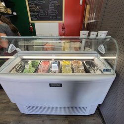 Orillia Italian Gelato and Market - Small space with a few flavours