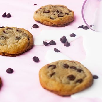 NAZHI THEE BAKER - Dark Chocolate Chip Cookies - Custom Cakes Near Me NAZHI THEE BAKER - Dark Chocolate Chip Cookies - Custom Cakes Near Me