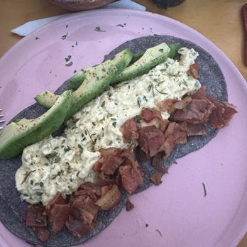 Calmate Cafe - Avocado, eggs and bacon - Coffee & Tea Near Me - Puerto Vallarta, JAL