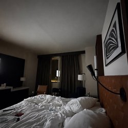 Spokane Tribe Resort & Casino - Broken glass