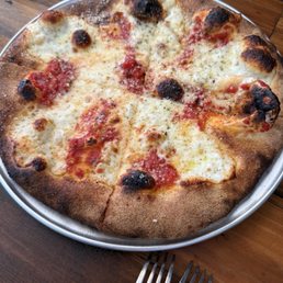 Pizza Delicious minus the burnt edges. Pizza Delicious minus the burnt edges.