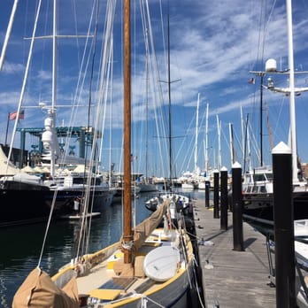 Belle's - Cafes Near Me - Newport, Rhode Island