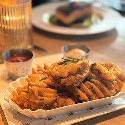 Catch Steak - Tasty wafer fries.