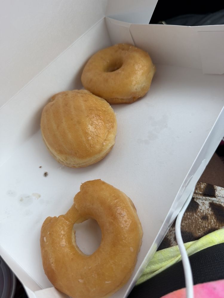 Lickin Good Donuts Logo