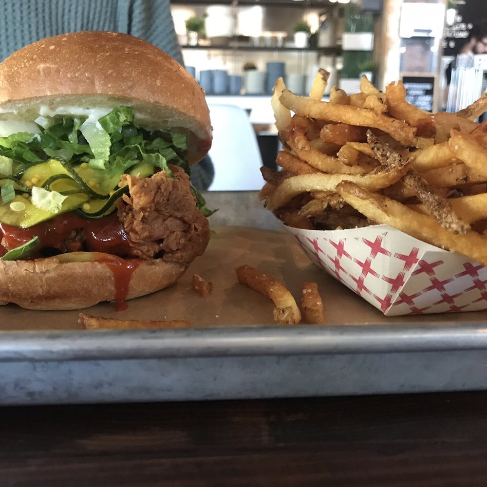 Nomad Eatery - Spicy chicken sandwich - New American Near Me - South Jordan, Utah