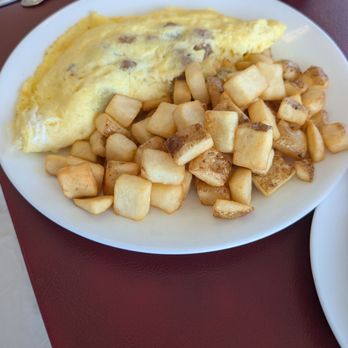 Strawberry Hill Diner - Diners Near Me - Tonopah, Nevada Strawberry Hill Diner - Diners Near Me - Tonopah, Nevada