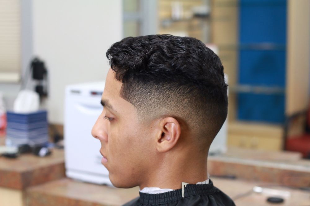 Fades By Ju Logo