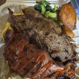 Peppas Special! Kalbi, bulgogi, bbq chicken and 2 mandoo.