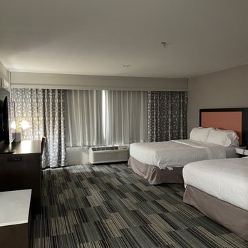 Hampton Inn & Suites Tulare - Room - Hotels Near Me - Tulare, California