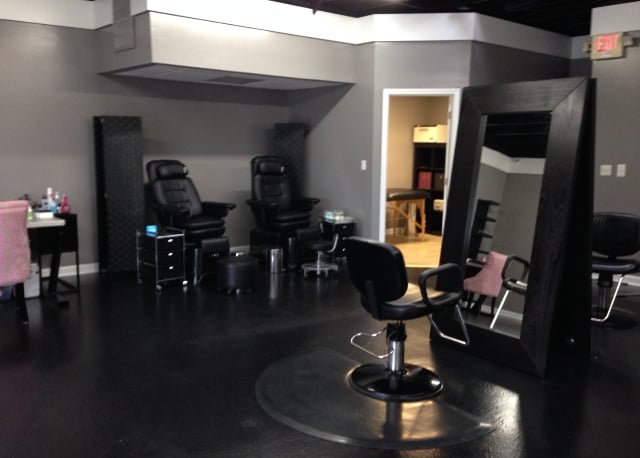 Salon Savage Logo