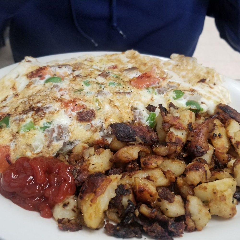 Country Kitchen - Egg white omelet with sausage and veggies - New American Near Me - East Haven, Connecticut