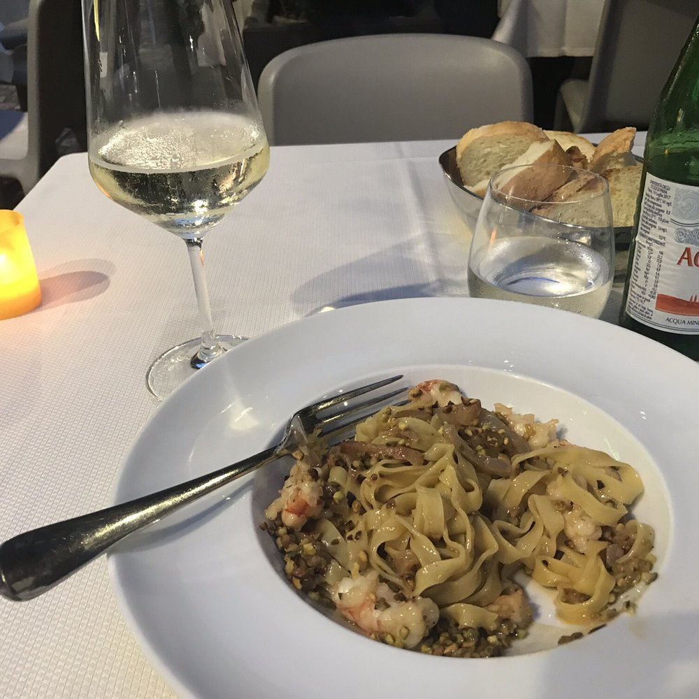 Tagliatelle with shrimp, pistachios and bacon Tagliatelle with shrimp, pistachios and bacon