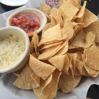 Cotton Patch Cafe - Chips with queso and salsa! Smashing!!! - American Near Me - Georgetown, Texas