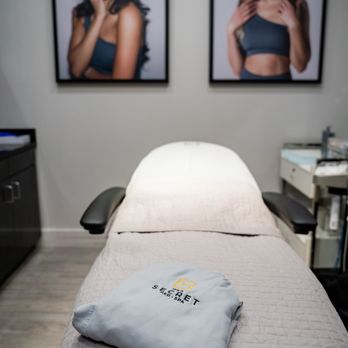 It's a Secret Med Spa - hydrafacial treatment room - Medical Spas Near Me - Dallas, Texas