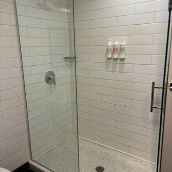 The Godfrey Hotel Chicago - Shower area - Hotels Near Me - Chicago, Illinois