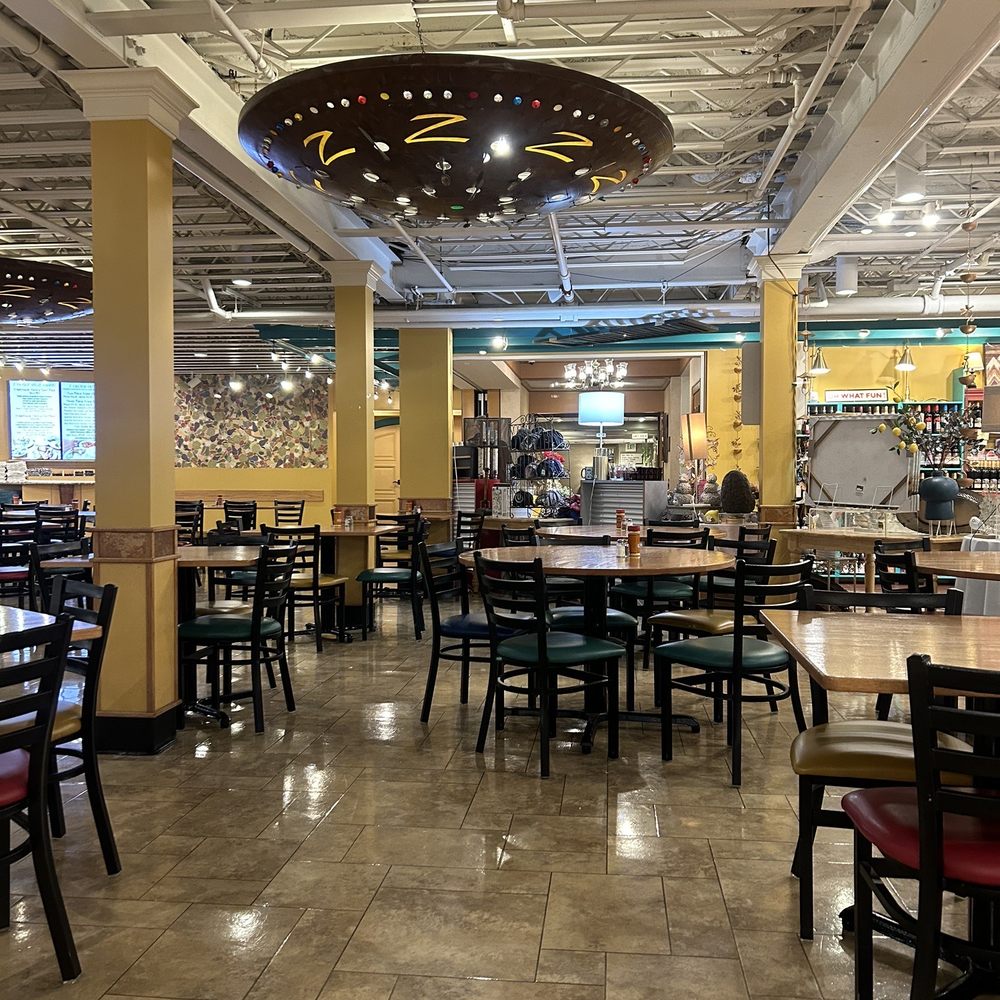 Z Cafe - Dining area - German Near Me - Frankenmuth, Michigan Z Cafe - Dining area - German Near Me - Frankenmuth, Michigan