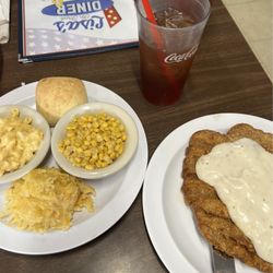 Lisa’s Fifth Street Diner - Country Fried Steak, Mac n Cheese, Corn, Hashbrown Cassarole, Bread Roll, Sweet Tea