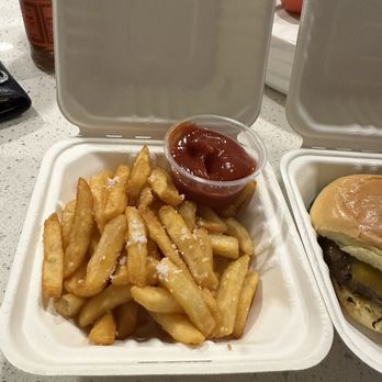 DE Slider Co - The best French fries - Burgers Near Me - Wilmington, Delaware