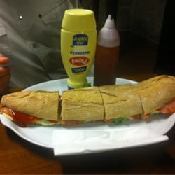 A Xurela - Bocadillo de lomo completo. Todos los bocadillos y hamburguesas son XXL.