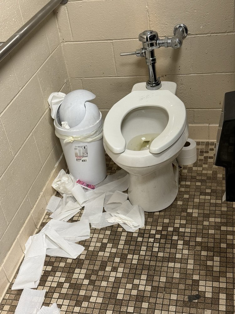 ROSE’S STORES Updated August 2024 1149 US Highway 70 SW, Hickory