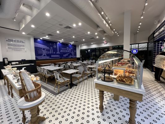 Paris Baguette by null