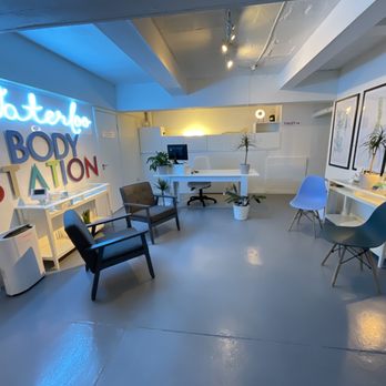 Waterloo Body Station - Reception and waiting area for calm waiting time. - Massage Near Me - London, XGL