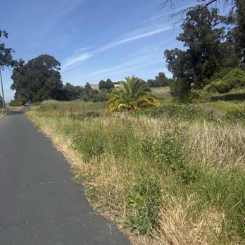 Fernandez Park - Parks Near Me - Pinole, California