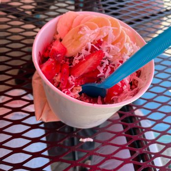 Rolling Zone Creamery - So Good Bowl (substitutes coconut for blueberries) - Ice Cream & Frozen Yogurt Near Me - Lawndale, California Rolling Zone Creamery - So Good Bowl (substitutes coconut for blueberries) - Ice Cream & Frozen Yogurt Near Me - Lawndale, California