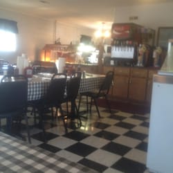 Barry's Bar-B-Q - Inside Barry's looking at Buffet