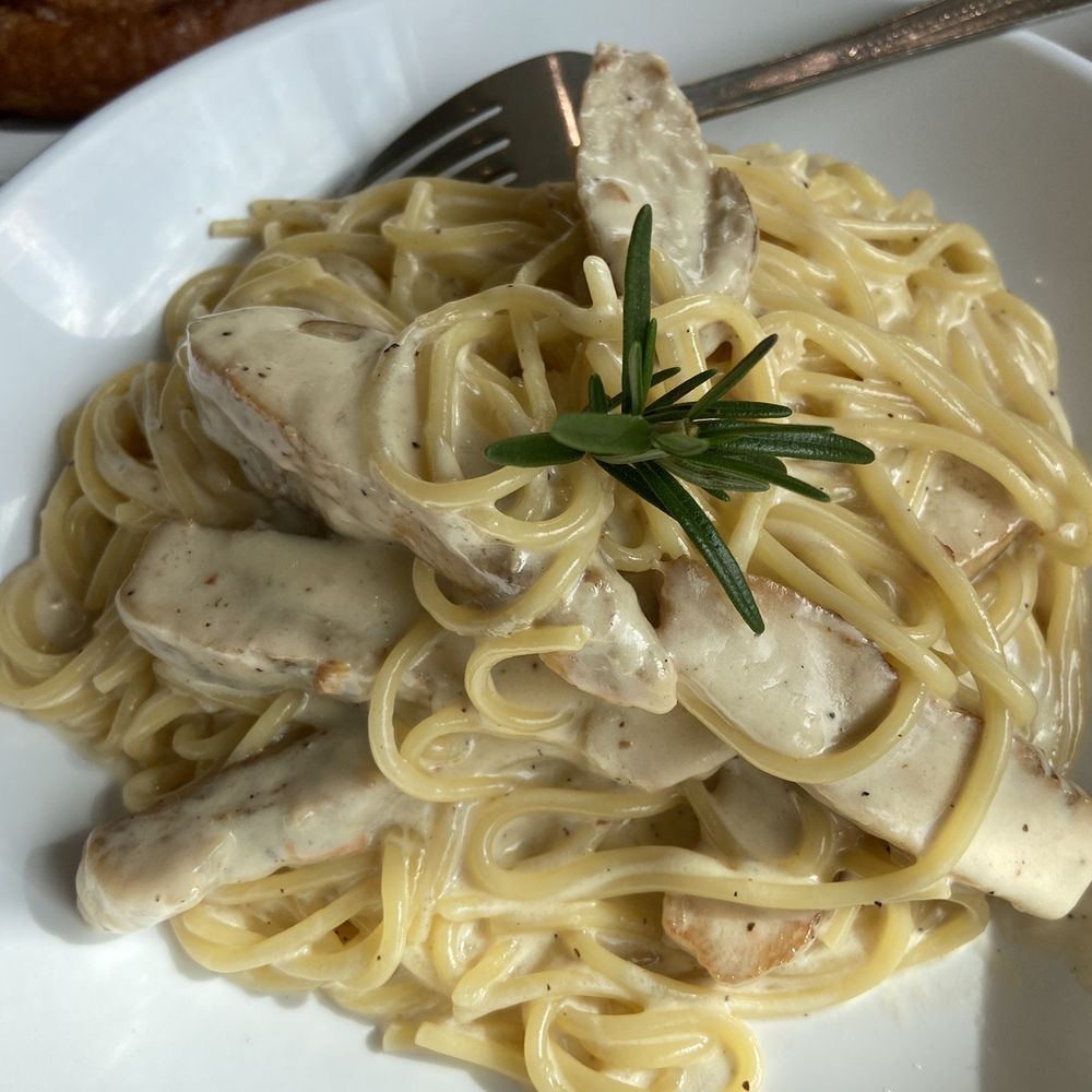 French Riviera Bakery Cafe - Chicken Alfredo pasta - Bakeries Near Me - Houston, Texas