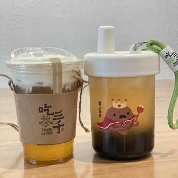 CHICHA San Chen - Iced peach green tea with mouse (left), osmanthus honey oolong tea w/ boba (right). - Bubble Tea Near Me - Tukwila, Washington CHICHA San Chen - Iced peach green tea with mouse (left), osmanthus honey oolong tea w/ boba (right). - Bubble Tea Near Me - Tukwila, Washington