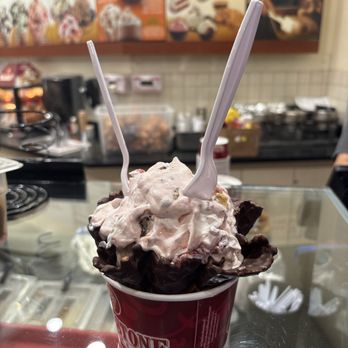 Cold Stone Creamery - Our Strawberry Blonde - Ice Cream & Frozen Yogurt Near Me - Lynnwood, Washington Cold Stone Creamery - Our Strawberry Blonde - Ice Cream & Frozen Yogurt Near Me - Lynnwood, Washington