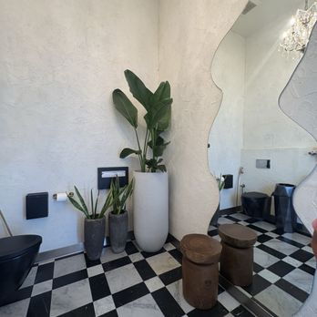 Monna - More bathroom because chefs kiss - Middle Eastern Near Me - La Crescenta-Montrose, California