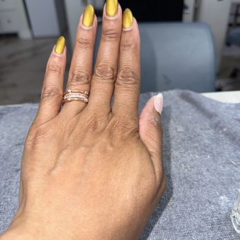 Inspire Nail Bar - Gel builder, gold chrome. Second nail to break in 1 week. - Nail Salons Near Me - Hyattsville, Maryland