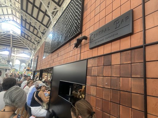 Central Bar by Ricard Camarena by null