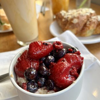 Doppio Coffee - OPA's super cup. Small. Iced Americano with cream, almond croissant and peach-pear-apricot smoothie. All tasted so good! - Sandwiches Near Me - Hood River, Oregon