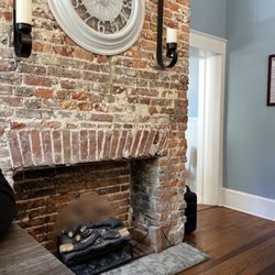 Dixies Down Home Cooking - Dining room fireplace