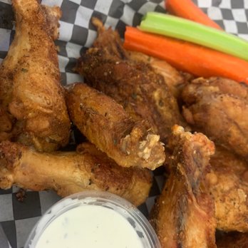 4th & Mill - Jamaican Jerk flavored Bone-in Wings - American Near Me - Rancho Cucamonga, California
