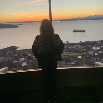 Space Needle - Sunset is beautiful - Landmarks & Historical Buildings Near Me - Seattle, Washington Space Needle - Sunset is beautiful - Landmarks & Historical Buildings Near Me - Seattle, Washington